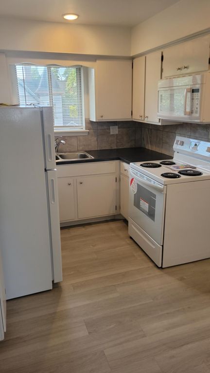 330 N Pine St #3, Lansing, MI 48933