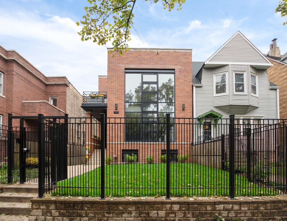 1454 W Belle Plaine Ave, Chicago, IL 60613