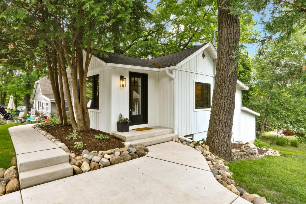 61 Oakwood St, Williams Bay, WI 53191