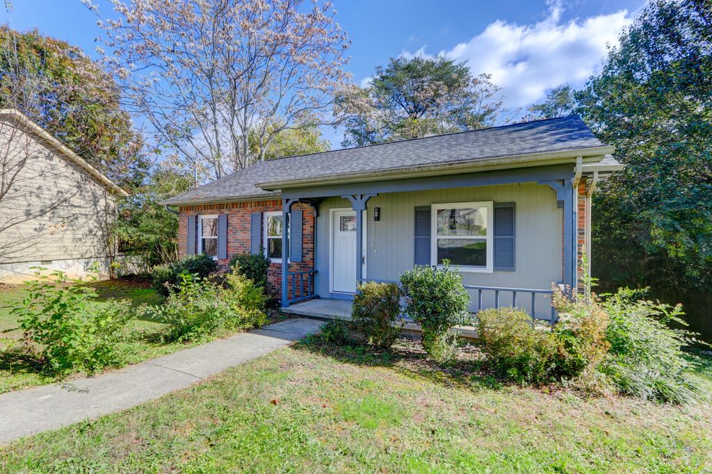 1726 Woodpointe Dr, Knoxville, TN 37931