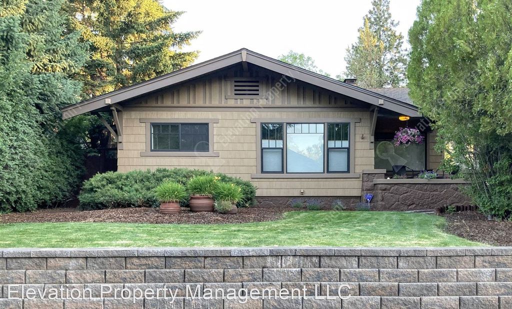 237 NW Saint Helens Pl, Bend, OR 97703
