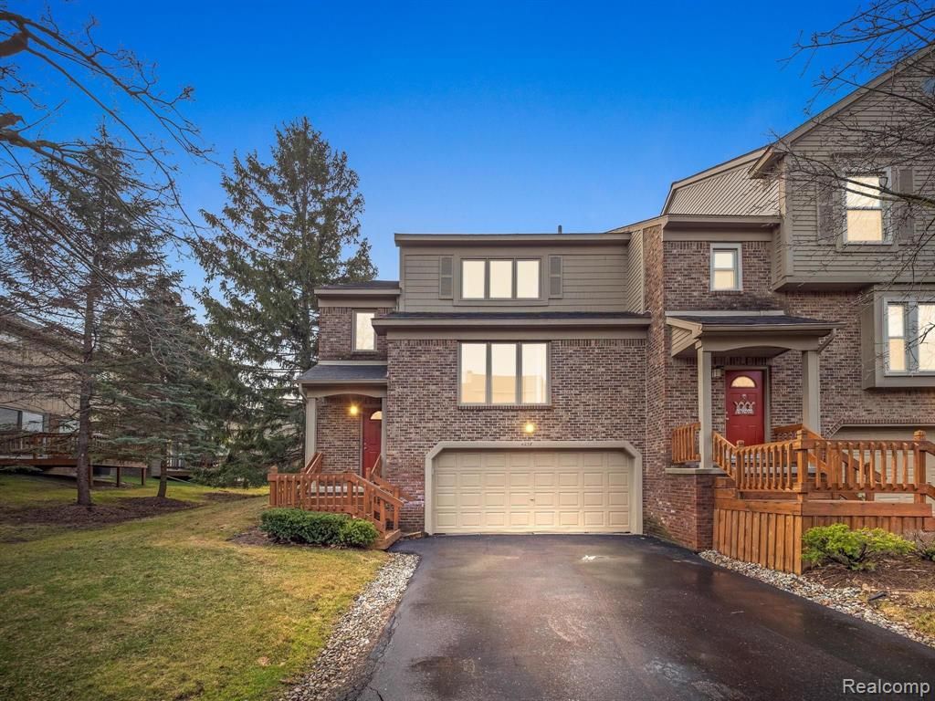 4237 Breckenridge Dr, West Bloomfield, MI 48322