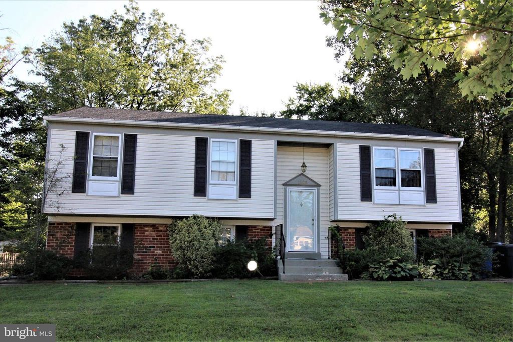 13108 N Point Ln, Laurel, MD 20708
