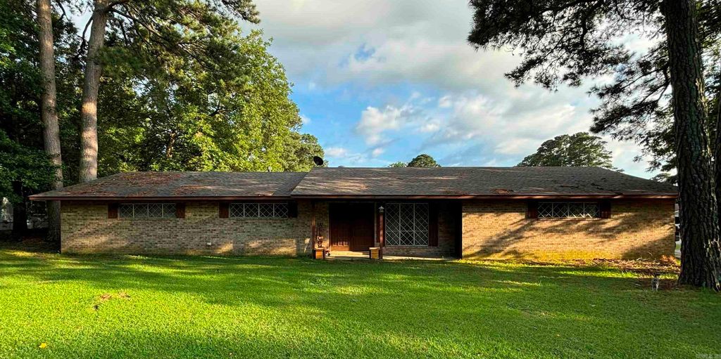 721 W  Sypert St, Nashville, AR 71852