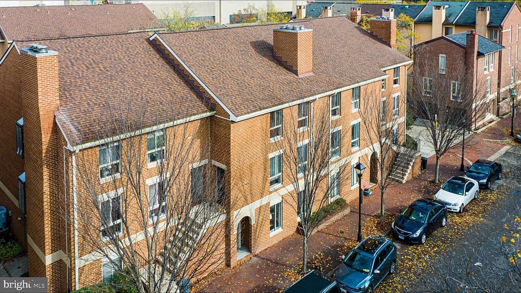 132 W Barre St, Baltimore, MD 21201