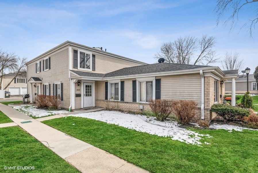 1043 Cove Dr #136B, Prospect Heights, IL 60070
