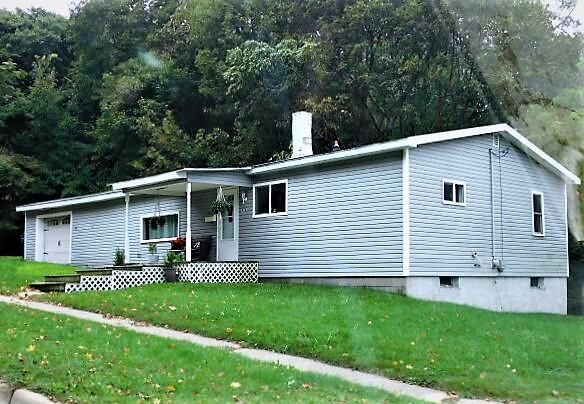 475 2nd St, Manistee, MI 49660