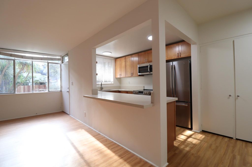 123 E Micheltorena St, Santa Barbara, CA 93101