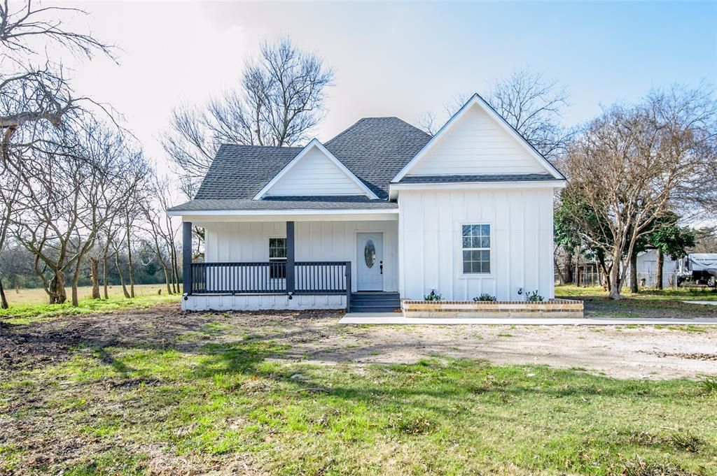 901 S Hall St, Ennis, TX 75119