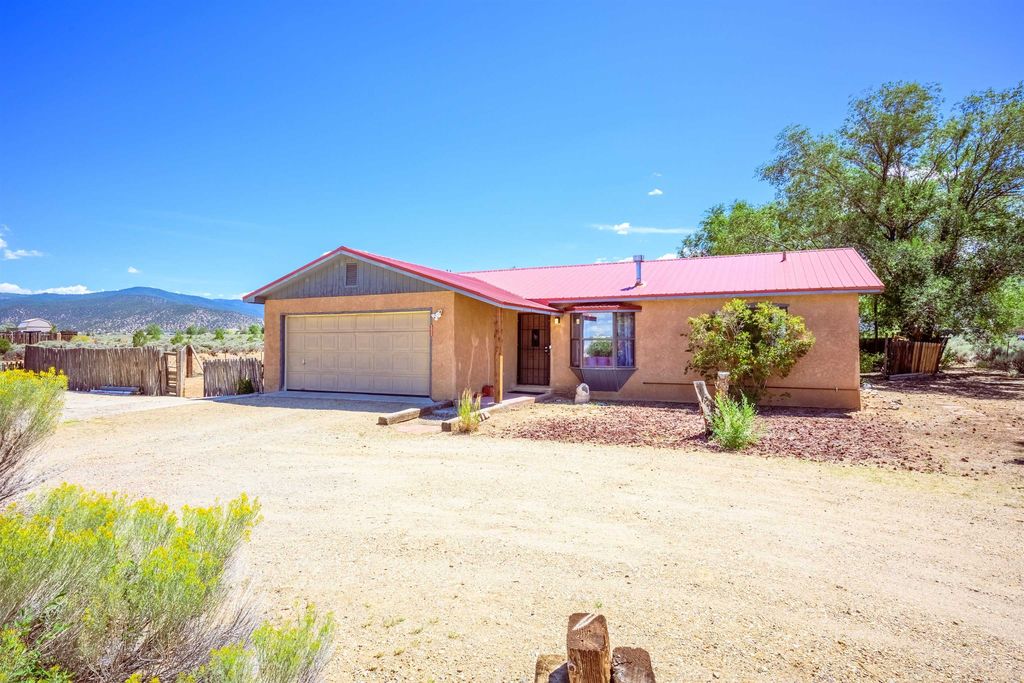 323 Calle Cristal, Taos, NM 87571 SingleFamily Home for Sale MLS 112253