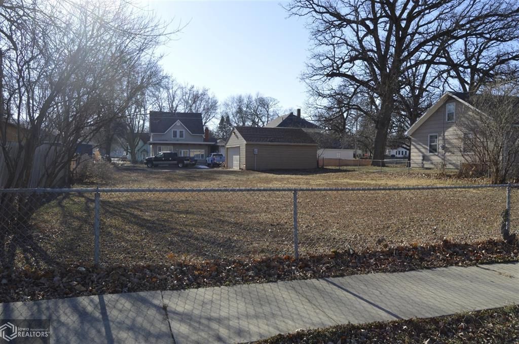 300 8th Ave N, Clear Lake, IA 50428 Trulia