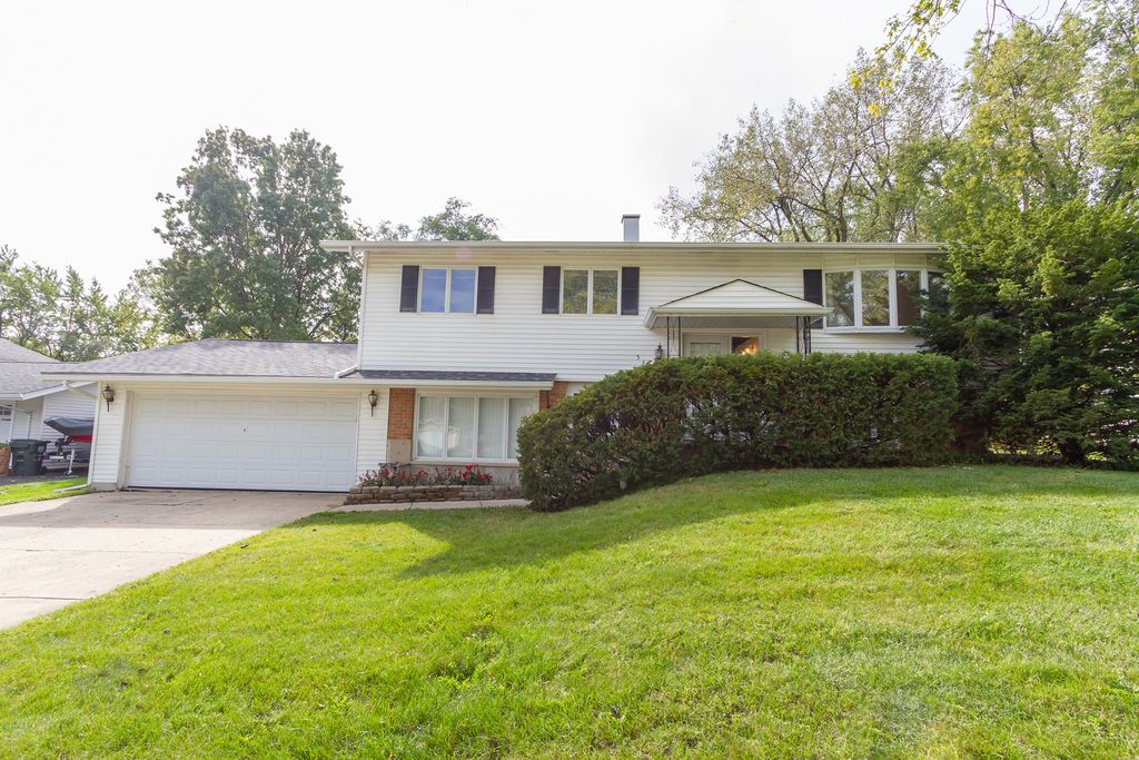 545 Frederick Ln, Hoffman Estates, IL 60169