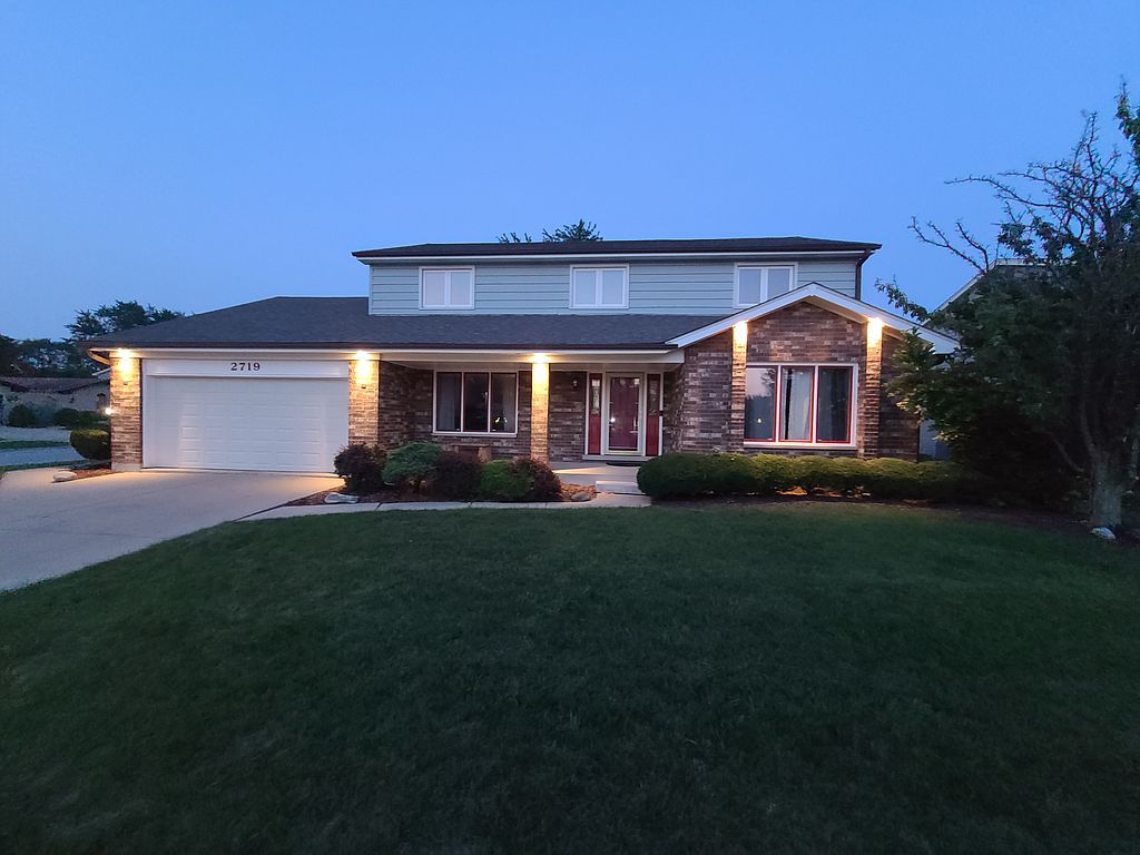 2719 Maynard Dr, Glenview, IL 60025