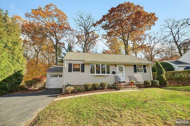 59 Seton Hall Dr, Oakland, NJ 07436
