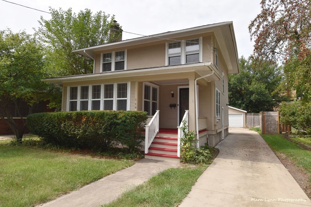 119 S Russell Ave, Aurora, IL 60506