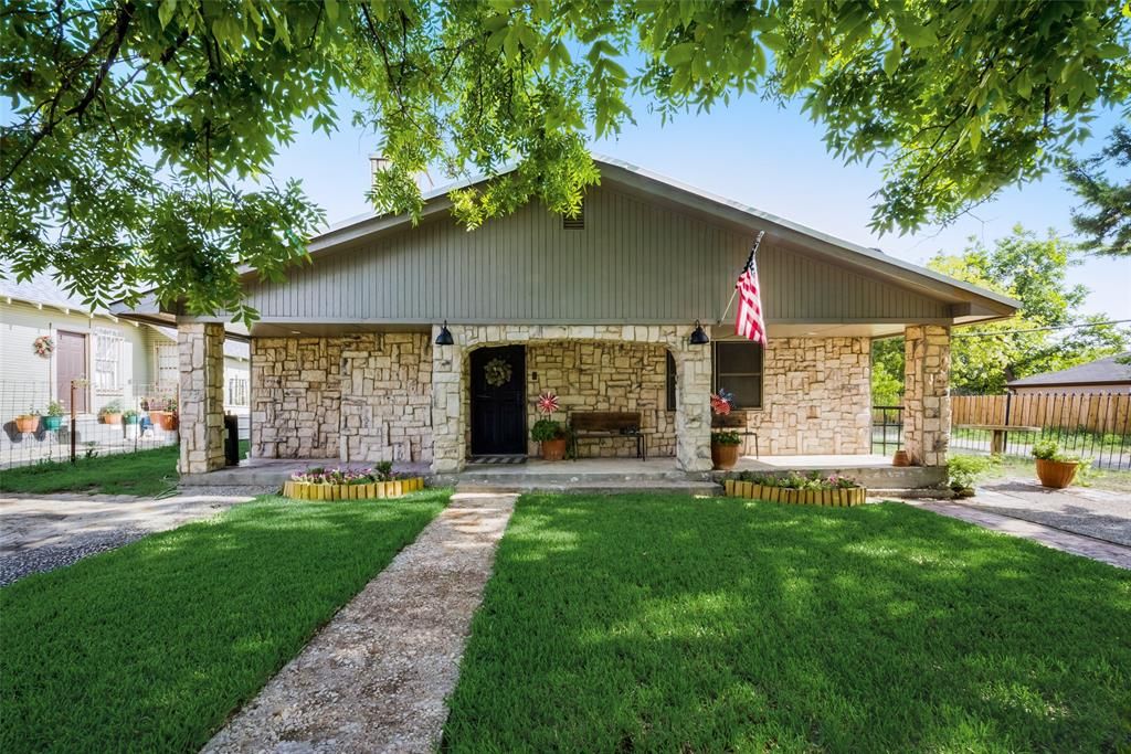 617 E Jefferson Ave, Fort Worth, TX 76104