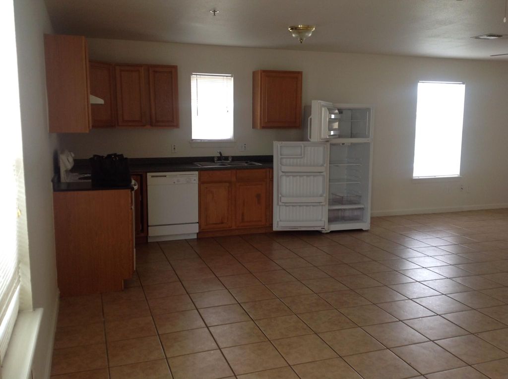6707 Brothers Ln, San Antonio, TX 78239
