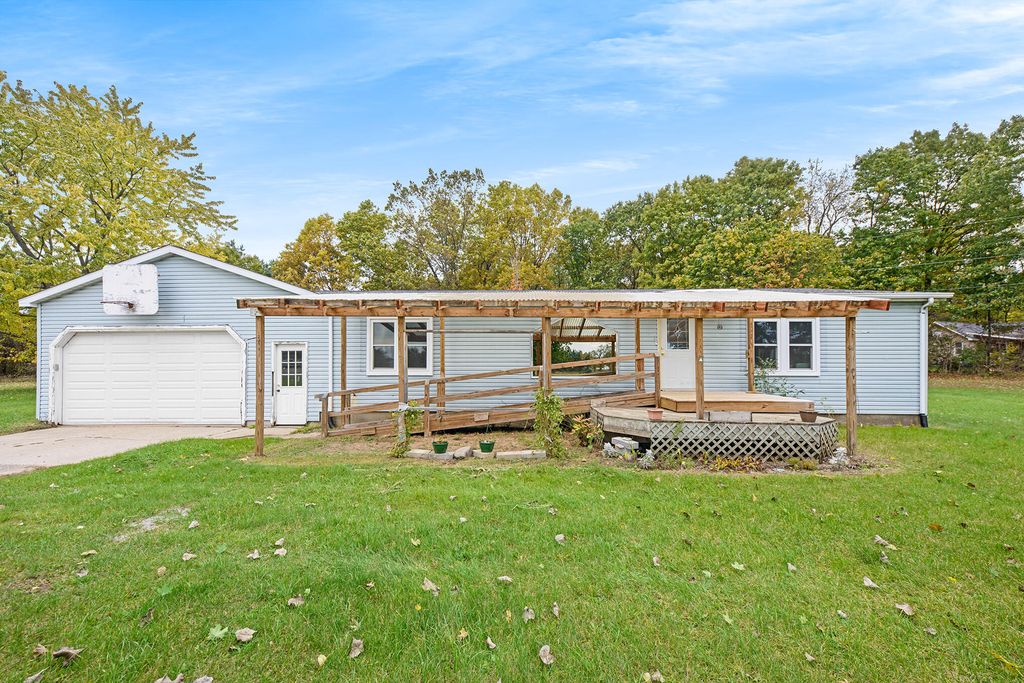 1004 N Bridge St, Belding, MI 48809 Trulia