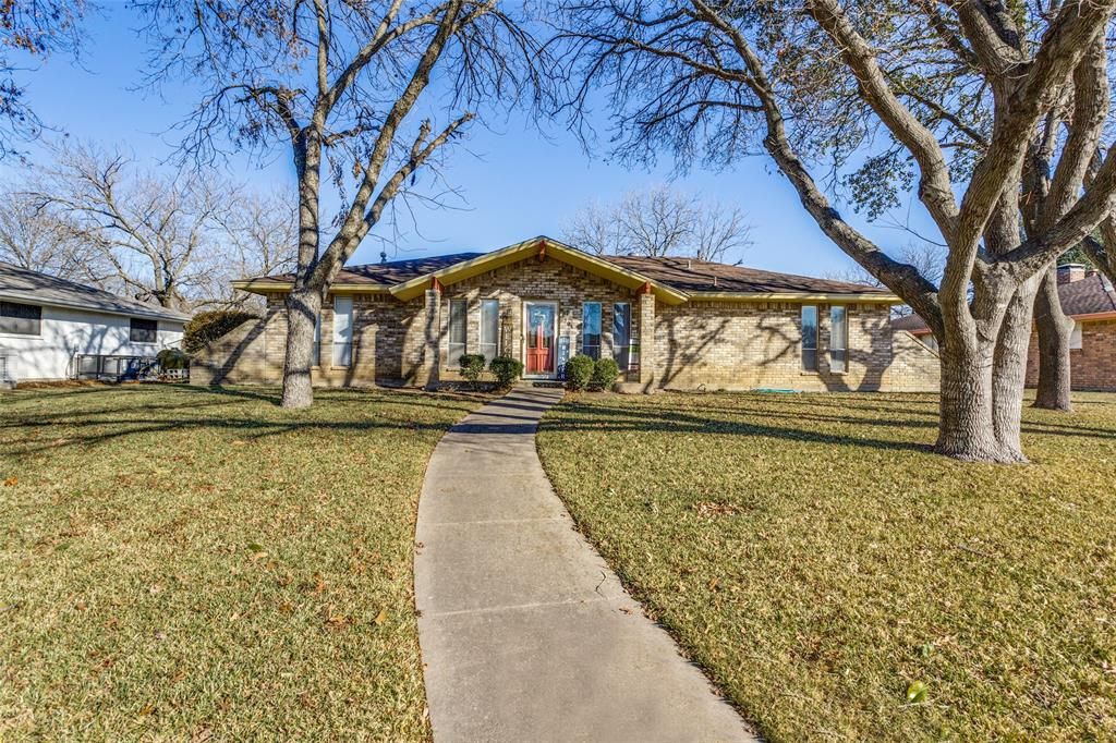 304 Stony Creek Dr, Desoto, TX 75115