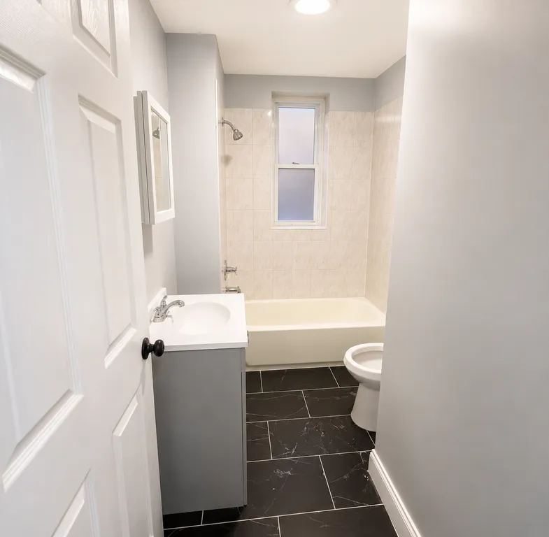 4 Bedrooms at 96 Eaton Pl #1R, East Orange NJ — photo 3