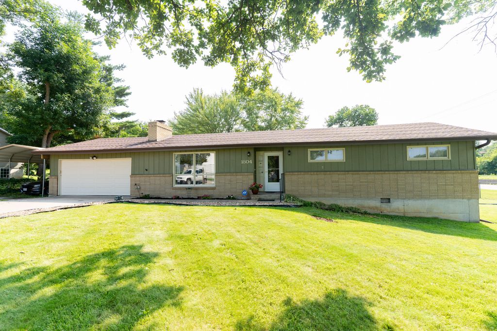 1804 Loch Frst, Macon, MO 63552