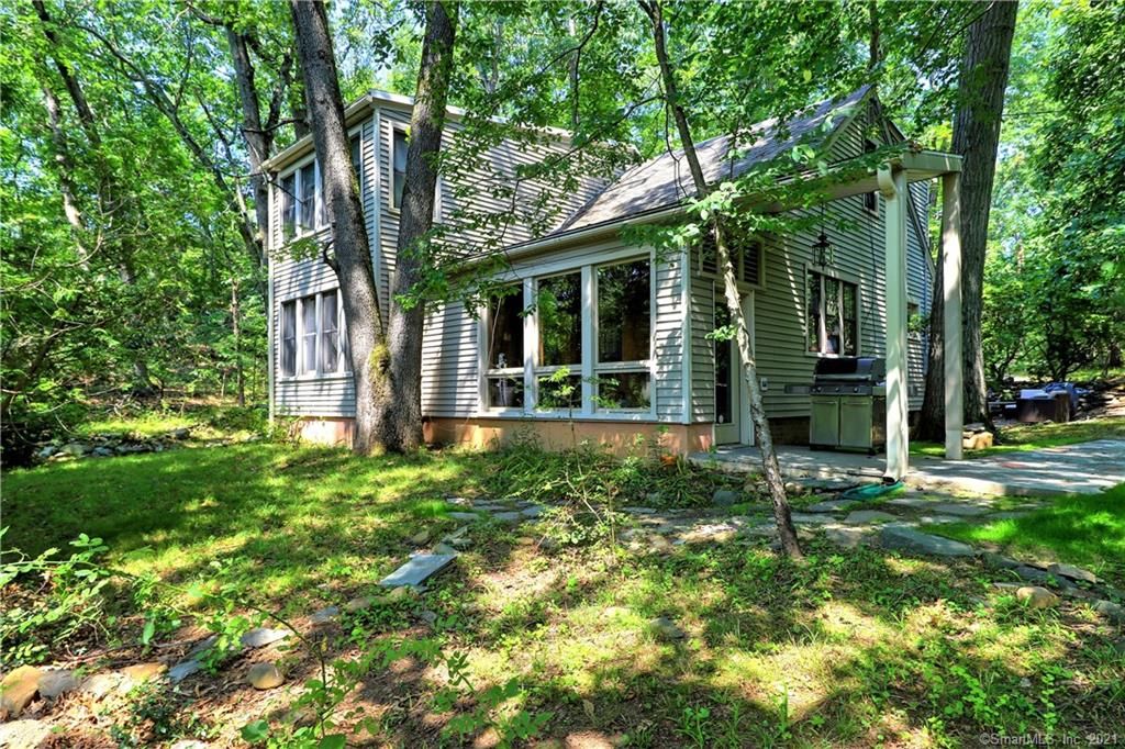 815 Fountain St, Woodbridge, CT 06525