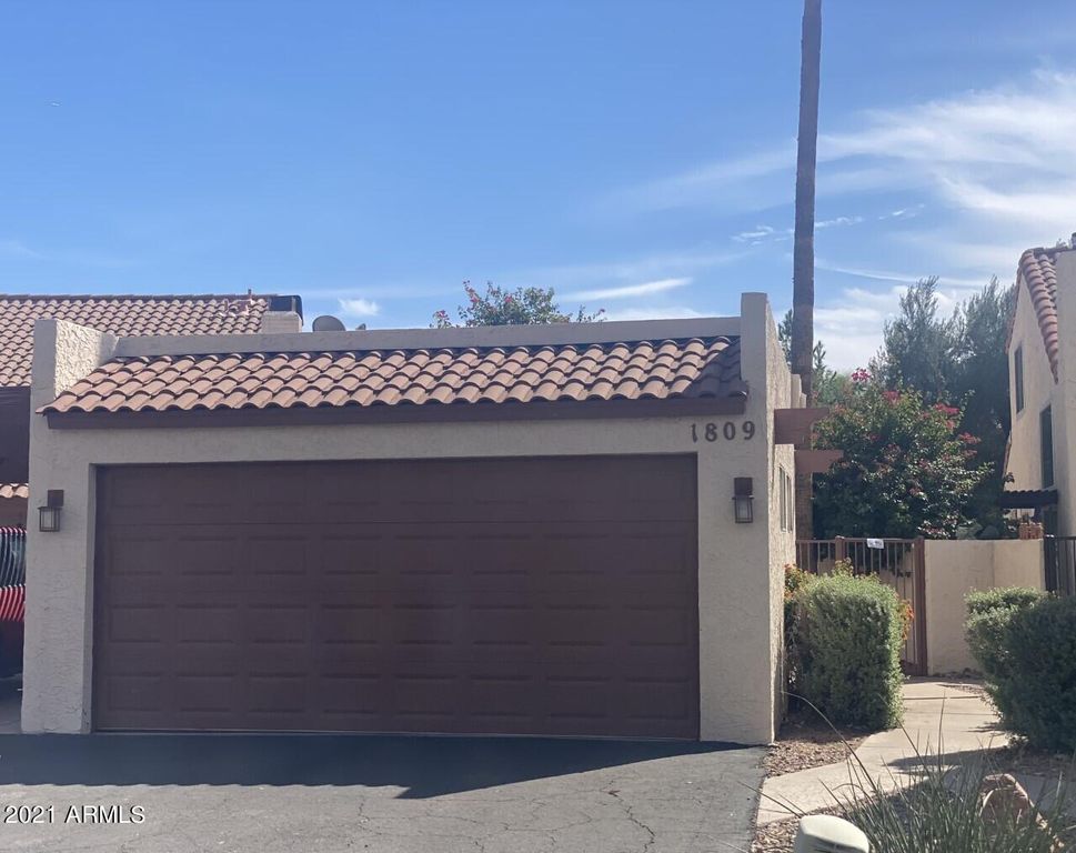 1809 S Torre Molinos Cir, Tempe, AZ 85281