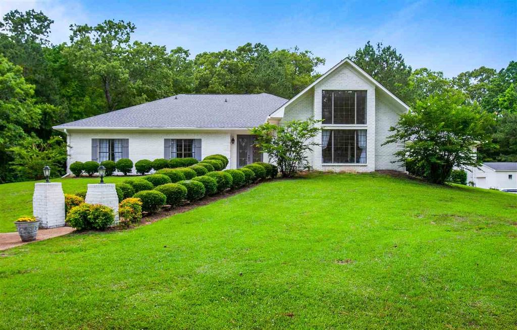 100 Hunt Cir, Madison, MS 39110