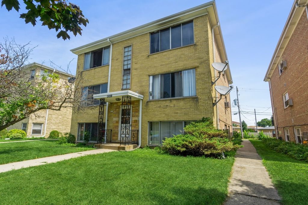 8513 N Milwaukee Ave, Niles, IL 60714