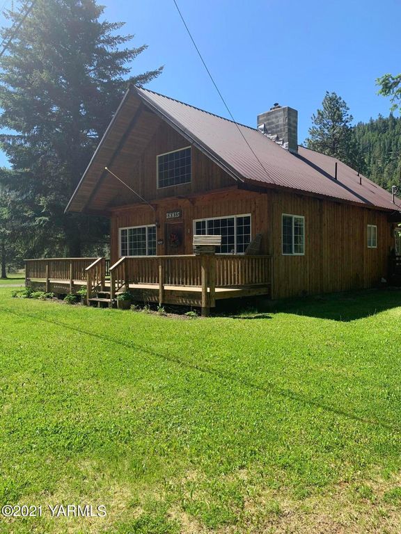 17582 Highway 410 Ave, Naches, WA 98937