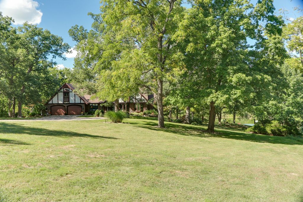 234 Macallen Lake Rd, Carlock, IL 61725