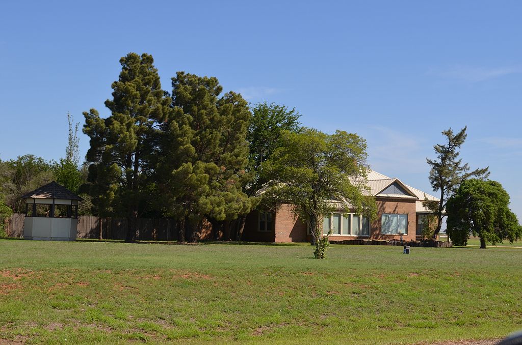 1520 Interstate Highway 27, Hale Center, TX 79041