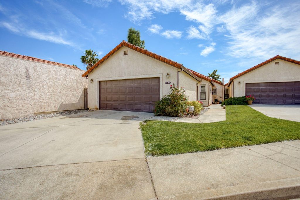 869 Tanglewood Dr, Redding, CA 3 Bed, 2 Bath Single 869 Tanglewood Dr, Redding, CA 3 Bed, 2 Bath Single