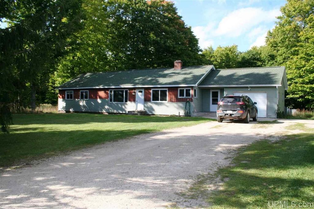 E3660 Tunteri Rd, Chatham, MI 49816