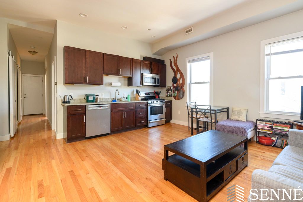 318 Western Ave #3, Cambridge, MA 02139