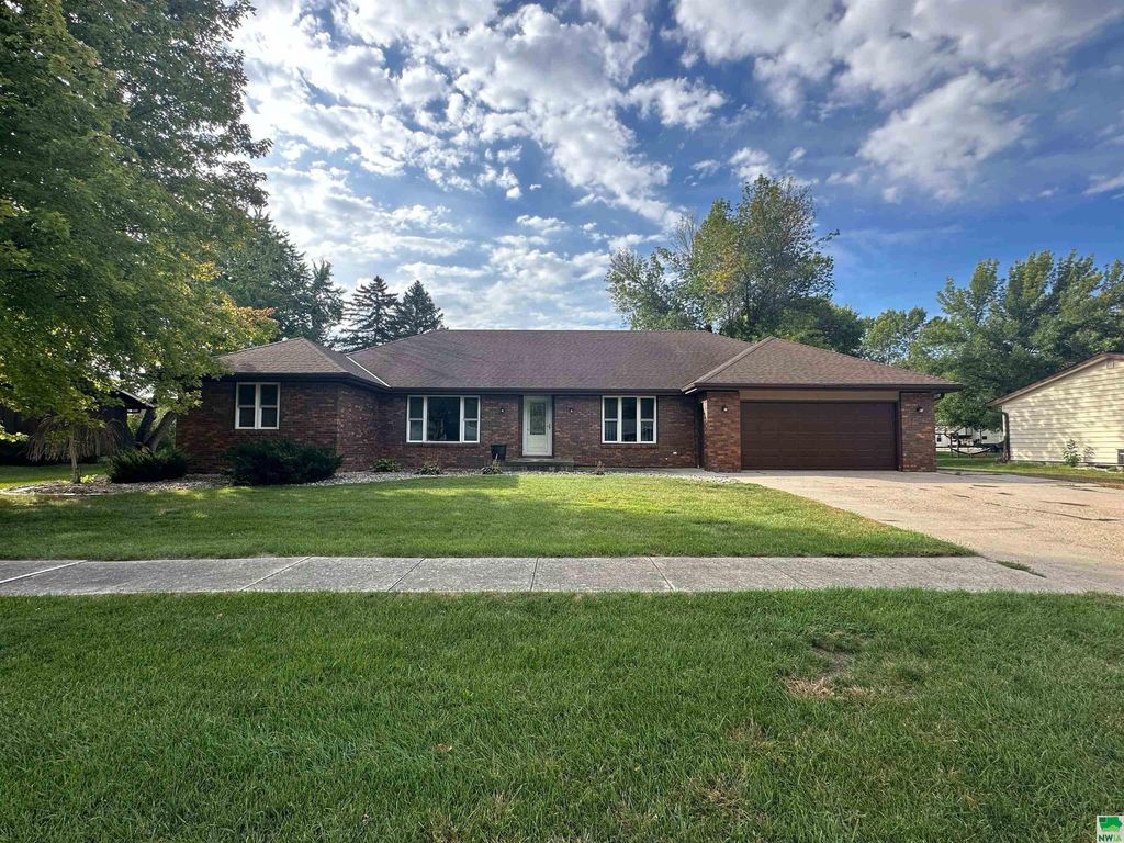 1320 Kahler Ct, Sheldon, IA 51201 Trulia