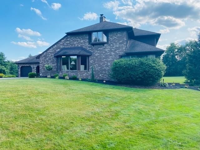 22 Victoria Dr, New Castle, PA 16105