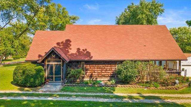 827 S 76th St, Kansas City, KS 66111
