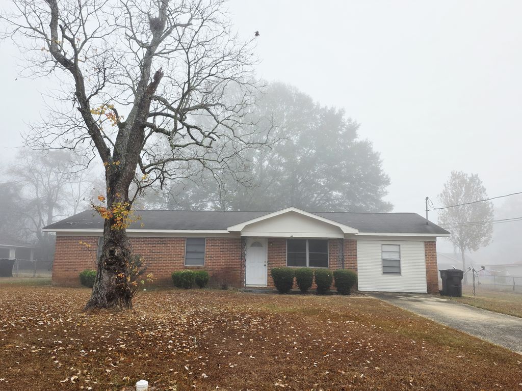 405 Carr Cir, Headland, AL 36345 - See Est. Value, Schools \u0026 More, image size:1024x768