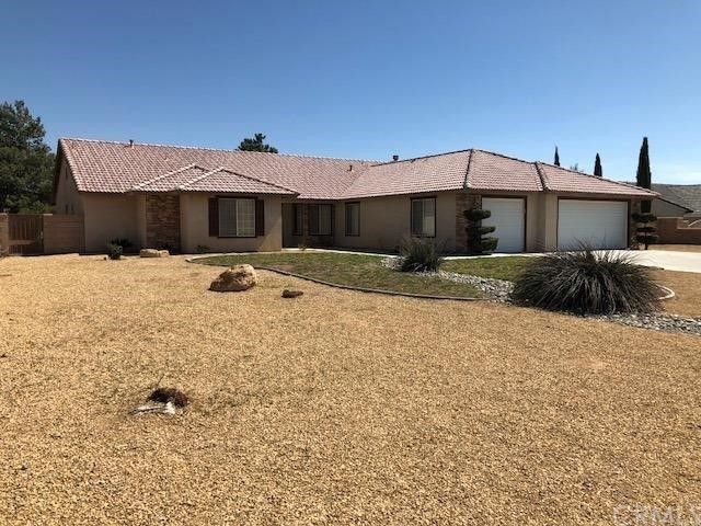 12541 Highline Dr, Apple Valley, CA 92308