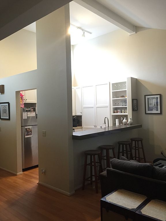 461 Dela Vina Ave #207, Monterey, CA 93940