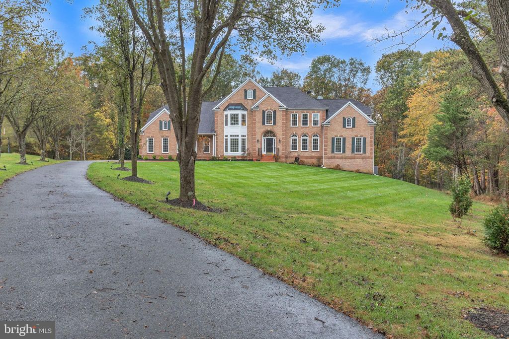 14041 Gorky Dr, Potomac, MD 20854