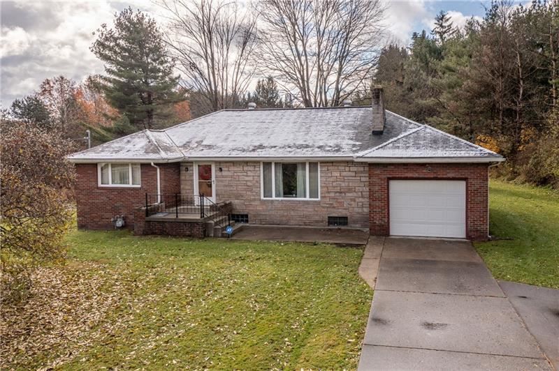 2406 Rombold Rd, Hermitage, PA 16148