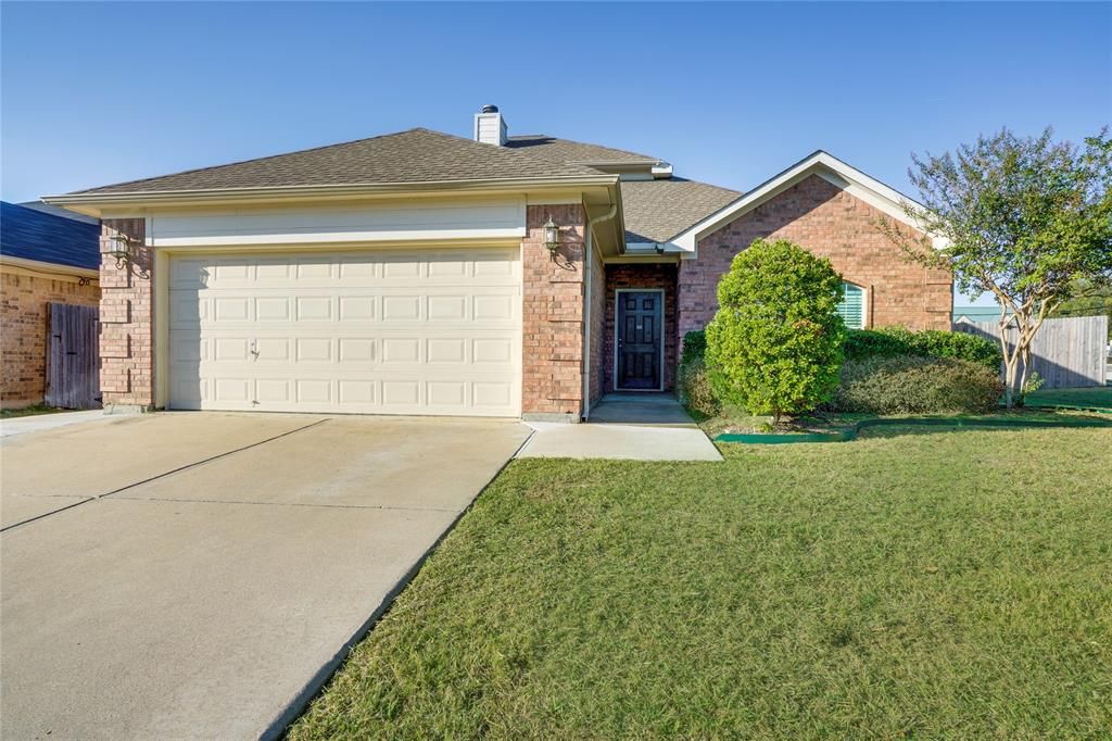 515 Fossil Hill Dr, Arlington, TX 76002