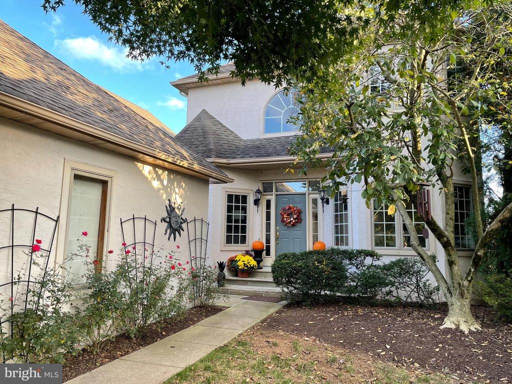 327 Overlook Ln, Conshohocken, PA 19428