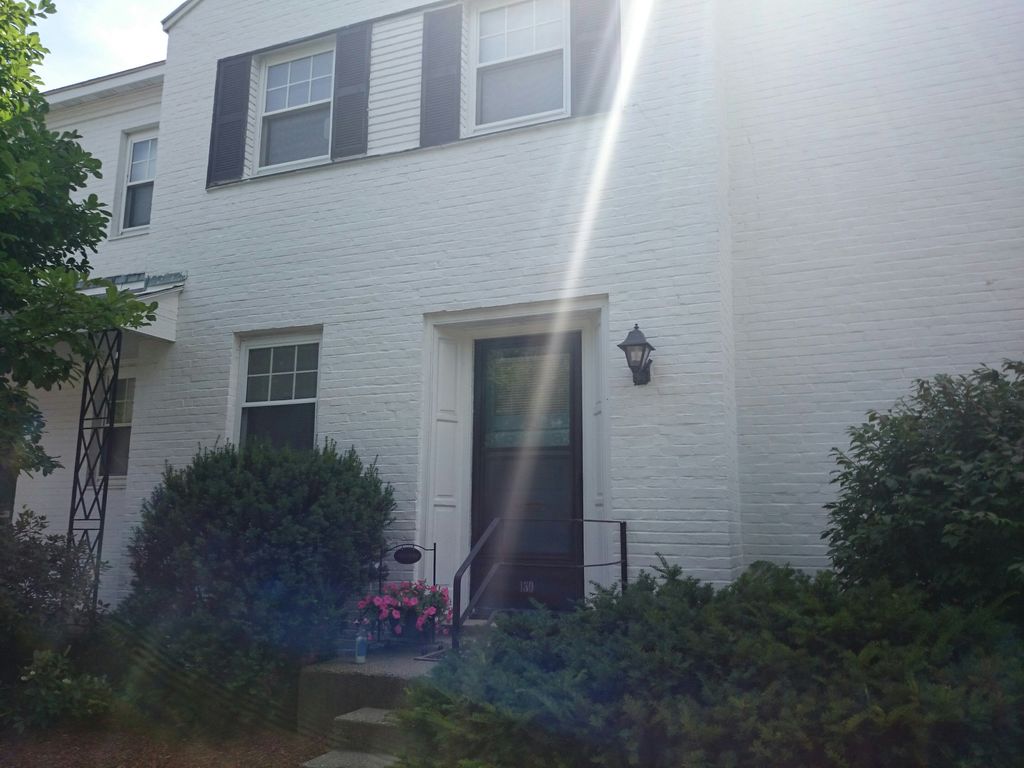 130 Sherman Rd, Chestnut Hill, MA 02467