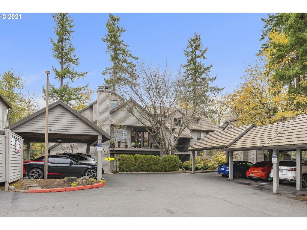 4000 Carman Dr #B23, Lake Oswego, OR 97035