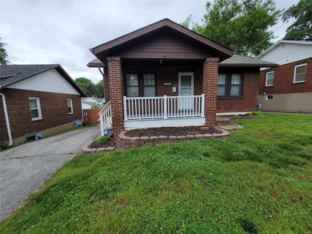 9425 Burdella Ave, Saint Louis, MO 63114