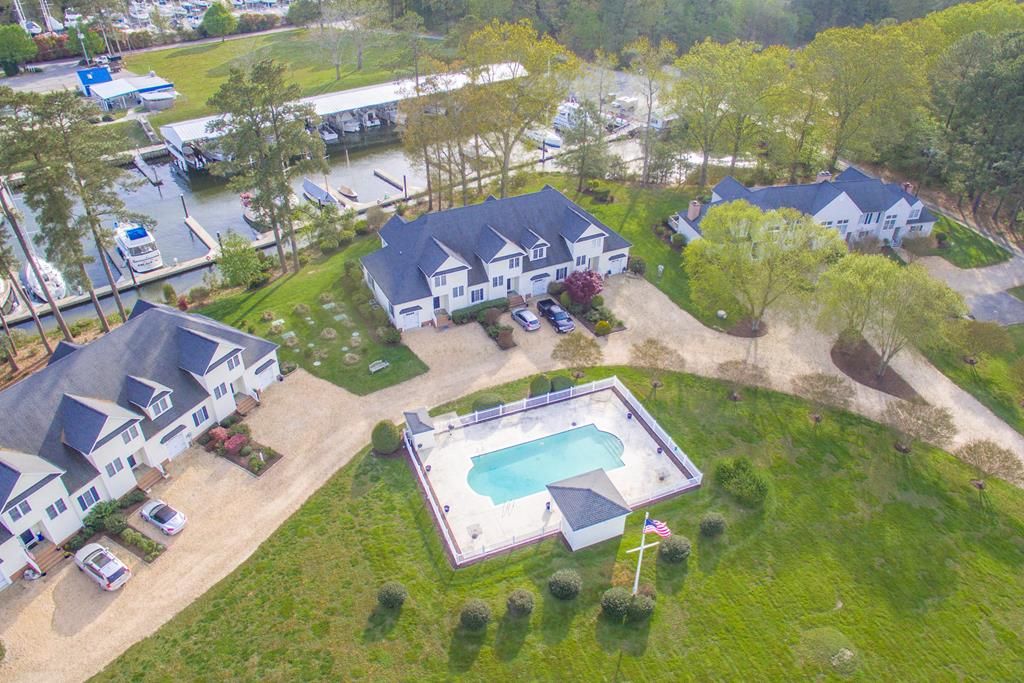 1022-4 Fishing Bay Rd, Deltaville, VA 23043