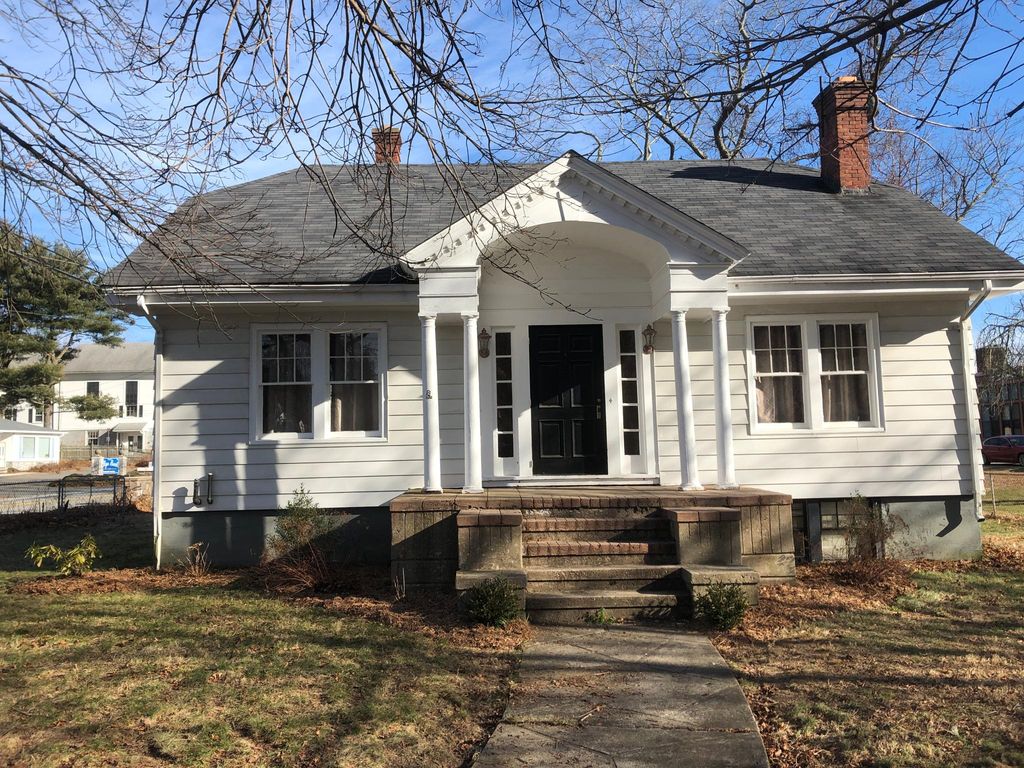 15 Military Hwy, Gales Ferry, CT 2 Bed, 1 Bath SingleFamily Home 3